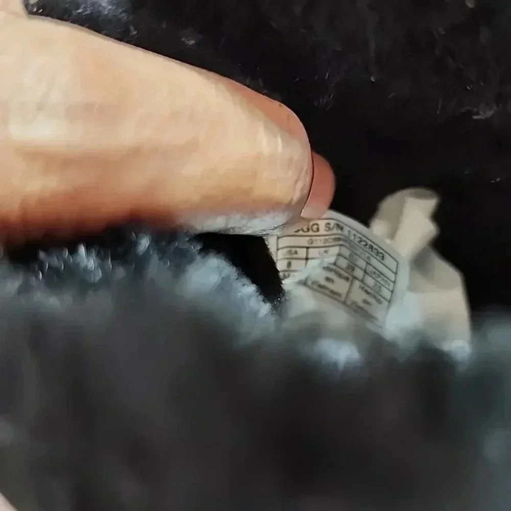 Ugg Leather and Fur lined boots. Size 8 - Picture 13 of 13